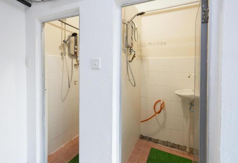 اتاق استاندارد سه تخته با سرویس بهداشتی مشترک, Uncle Guesthouse Kuala Terengganu