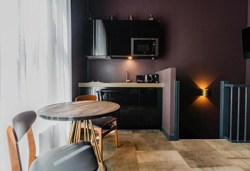 Escritório Estándar, De Jonker Urban Studios & Suites