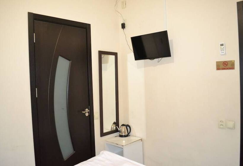 اتاق اکونومی, Rustaveli 36