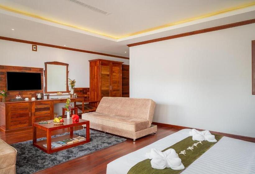 プールの見えるデラックスルーム, Khmer House Resort