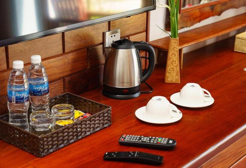 プールの見えるデラックスルーム, Khmer House Resort
