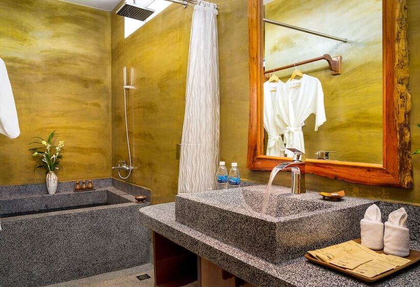 プールの見えるデラックスルーム, Khmer House Resort