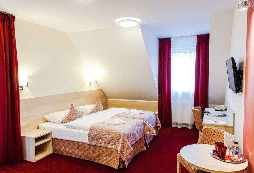 Quarto Estandar, Willa Odkrywcow