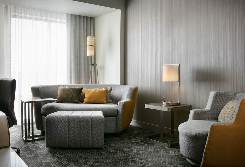 스위트, Courtyard By Marriott Albion