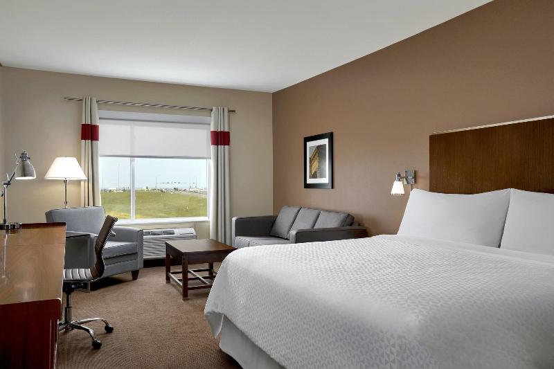 Люкс Кровать Кинг, Four Points By Sheraton Grande Prairie