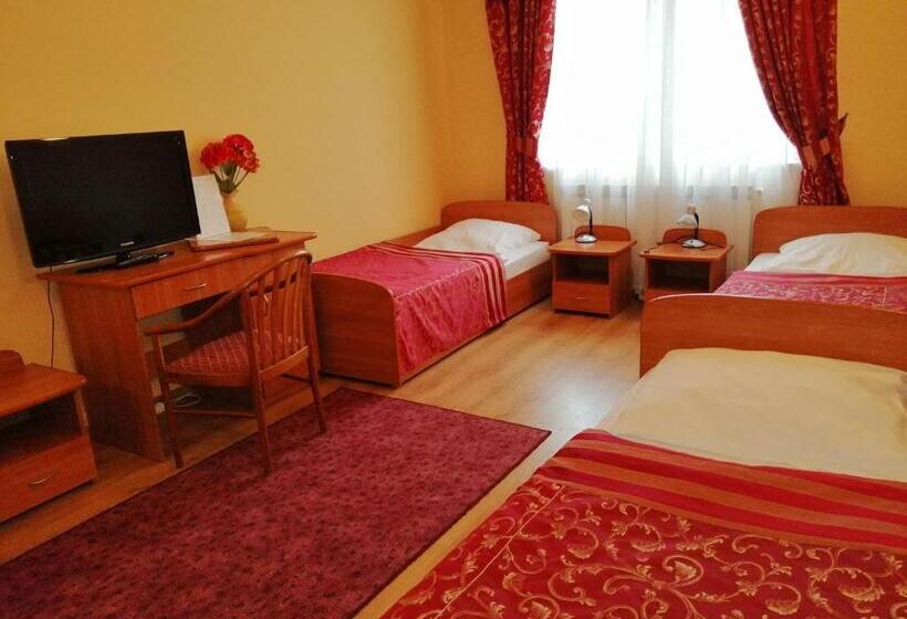اتاق استاندارد سه نفره, Grodzki