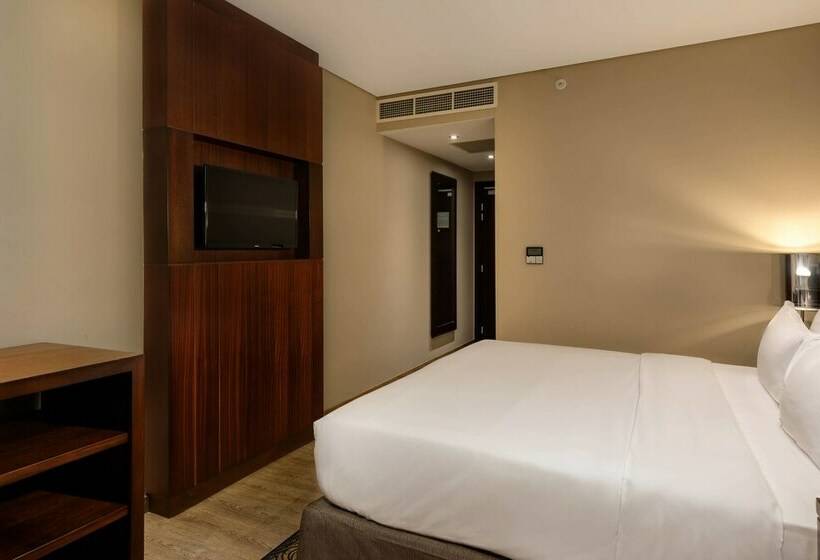 اتاق استاندارد با چشم‌انداز استخر, Protea Hotel by Marriott Owerri Select