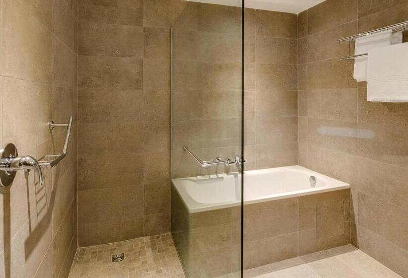 اتاق استاندارد با تخت بزرگ, Protea Hotel by Marriott Owerri Select