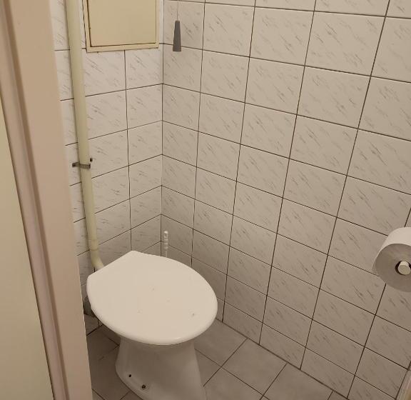 エコノミー４人部屋, Best Hotel Garni