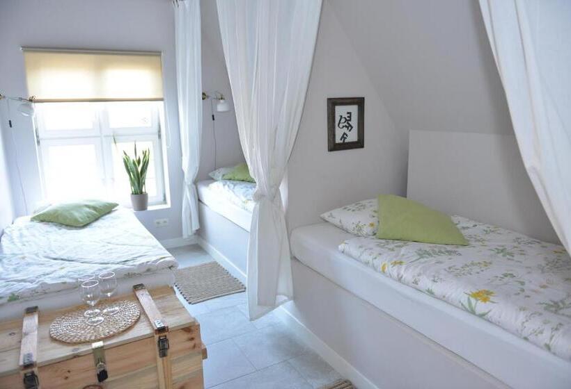Quarto Estandar Banheiro Compartilhado, Five Point Hostel & Apartments