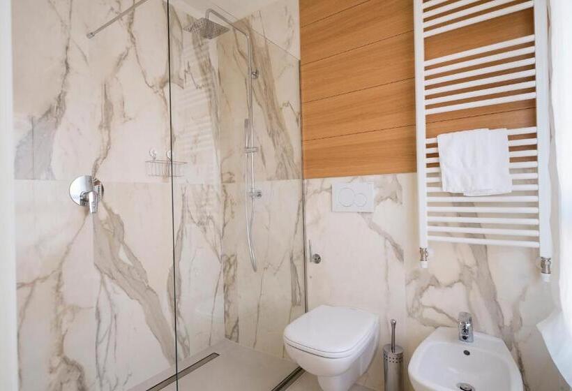 آپارتمان مدیریتی 2 خوابه, Metropol Ceccarini Suite   Luxury Apartments