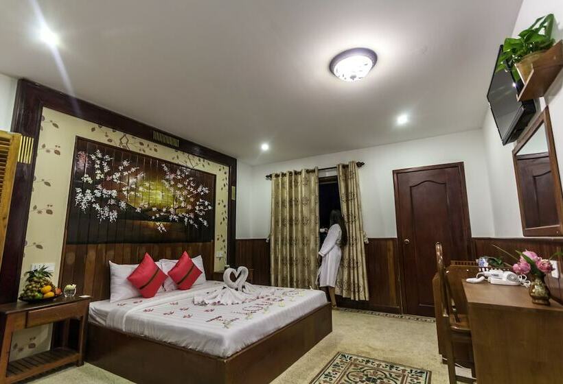 带泳池观景的豪华房, Baystone Resort