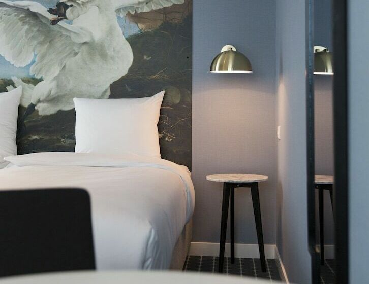 Standard Triple Room, Corendon Village Amsterdam