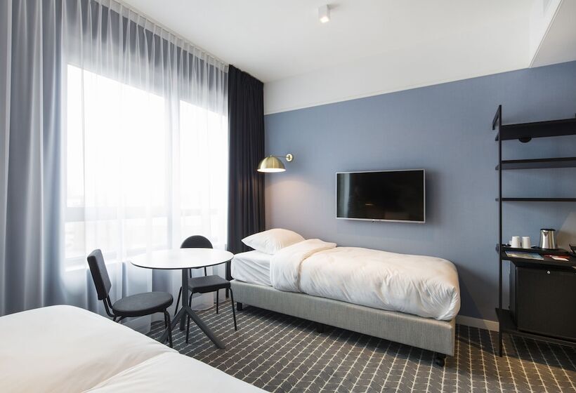 Standard Triple Room, Corendon Village Amsterdam
