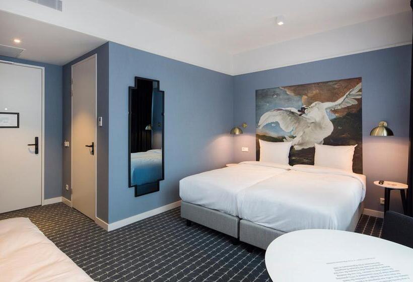 Standard Triple Room, Corendon Village Amsterdam