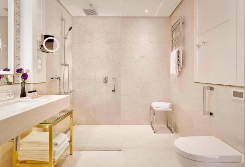 디럭스 룸 킹사이즈 침대, The Alexander, A Luxury Collection Hotel, Yerevan