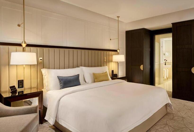 주니어 스위트 킹사이즈 침대, The Alexander, A Luxury Collection Hotel, Yerevan