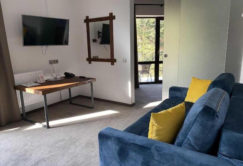 سوییت با چشم‌انداز کوه, Osonnya Karpaty Resort Medical & Spa