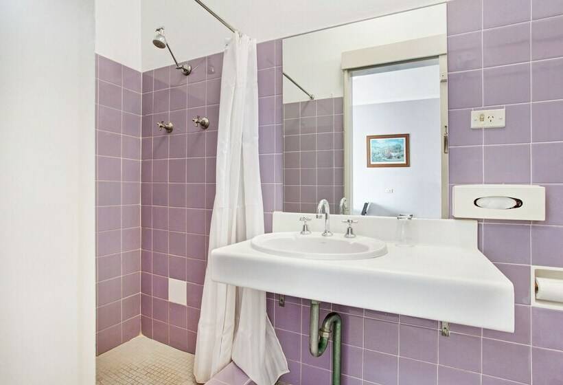 Номер Стандарт, Gateshead Tavern & Motel