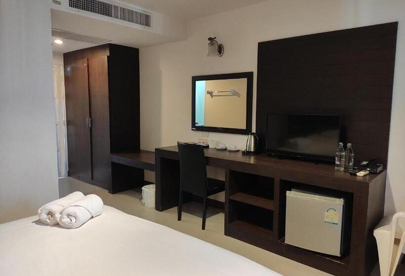 Utcára Néző Deluxe Szoba, Baan Manthana Hotel, Hua Hin