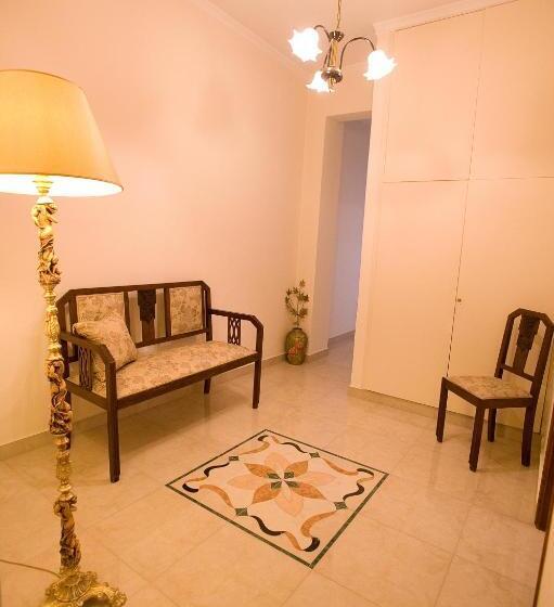 اتاق استاندارد سه نفره, Urania