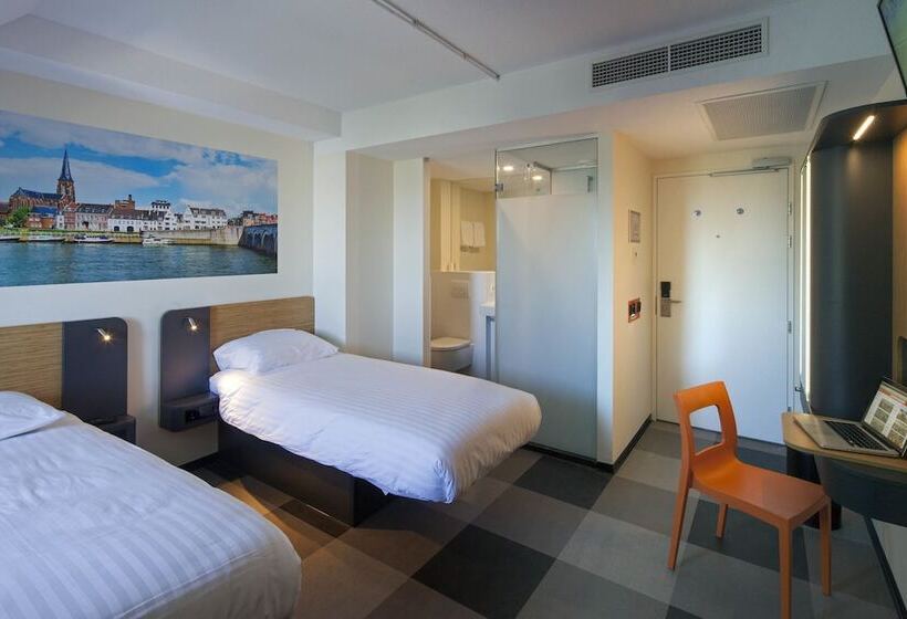 Номер Стандарт, Easyhotel Maastricht City Centre