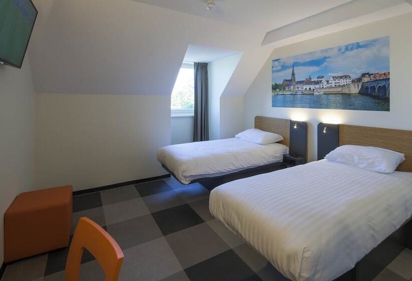 Номер Стандарт, Easyhotel Maastricht City Centre