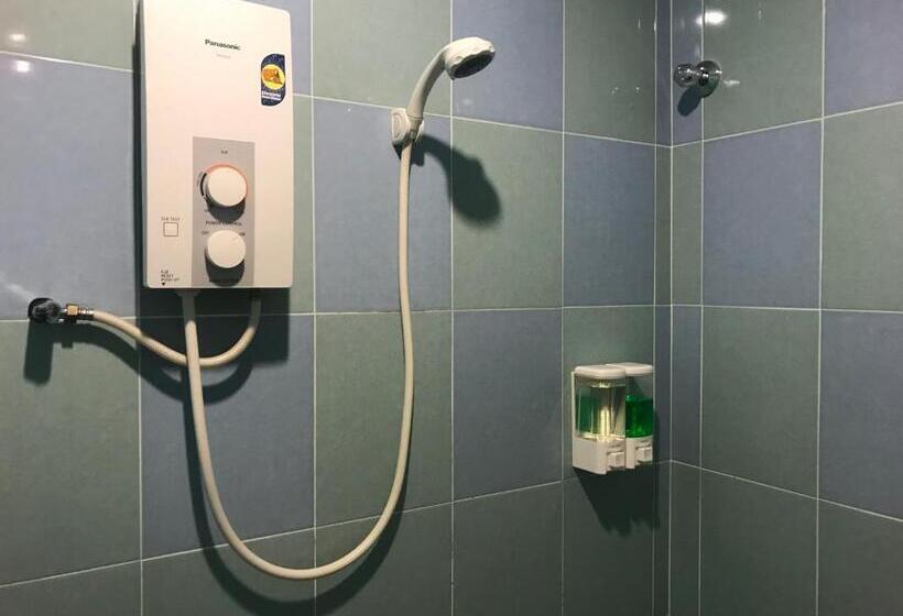 Camera Familiare Deluxe, Dan Restoran Seri Kangsar