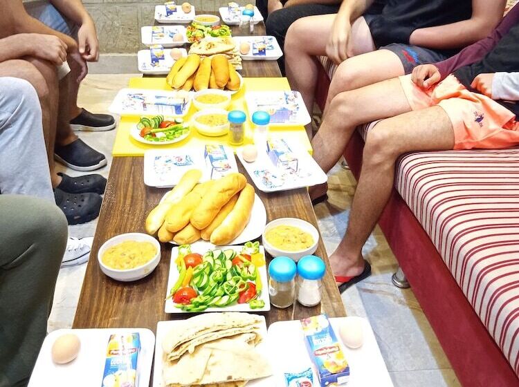 اتاق لوکس, Hostgram