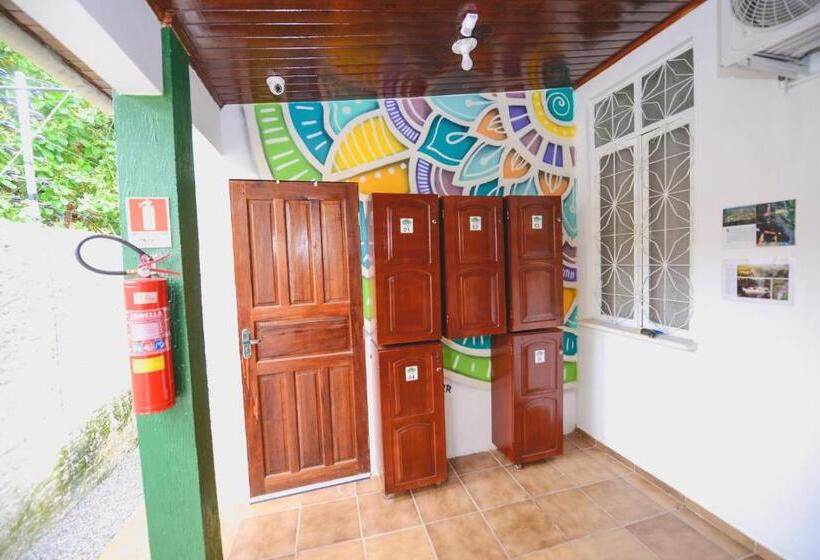 اتاق خانوادگی با سرویس بهداشتی مشترک, Hostel Caçari