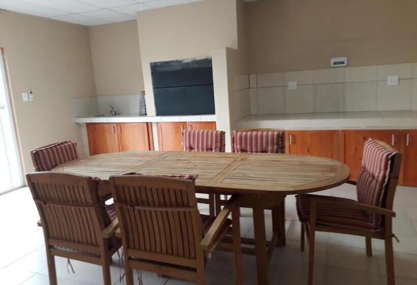 Вилла 3 Спальни, Augrabies De Oude Stoor Guesthouse