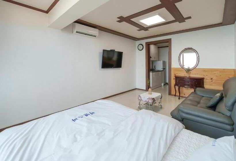 스탠다드 스튜디오, Youngduk Sea & Spa Pension