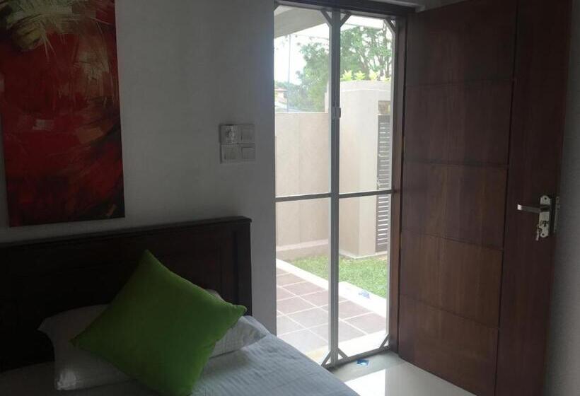 اتاق لوکس با چشم‌انداز باغ, Villa A50
