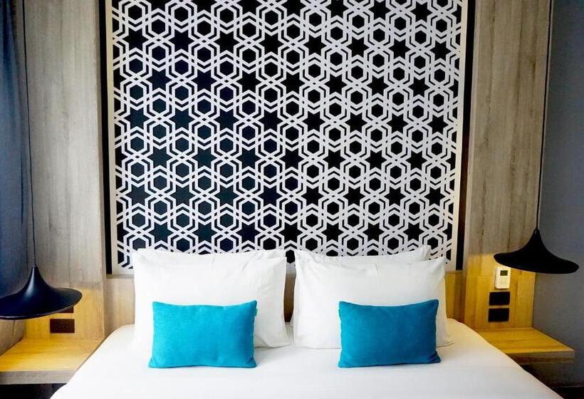 プールの見えるデラックスルーム, The Lake Chalong Hotel Sha Plus