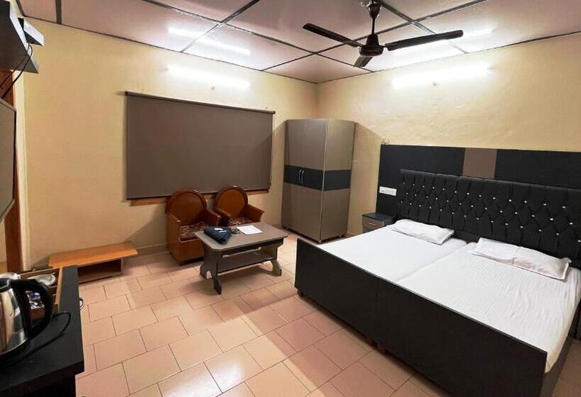 Номер Deluxe, Pops Resort