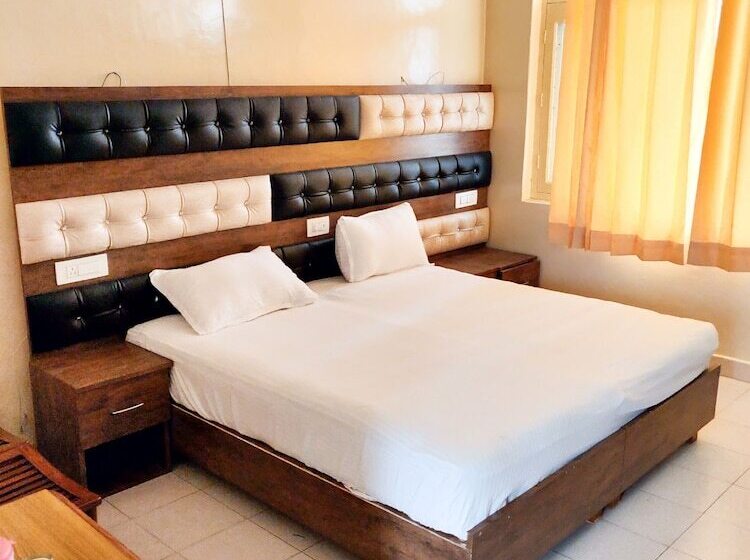 Номер Deluxe, Pops Resort