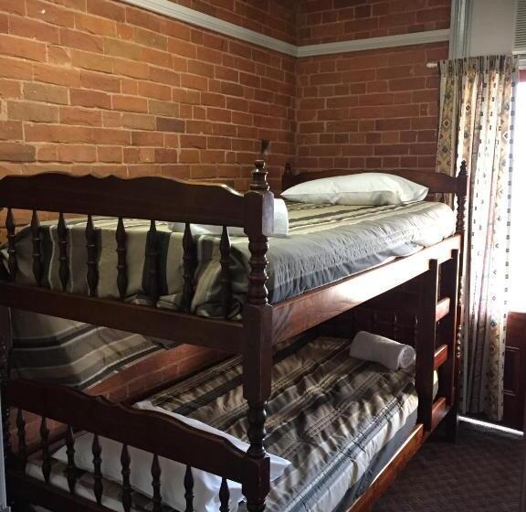 חדר סטנדרט עם מרפסת, Heritage Hotel Rockhampton