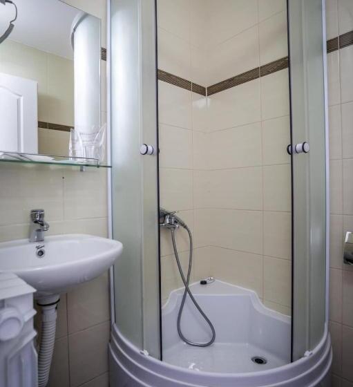 Standard Room, Bob