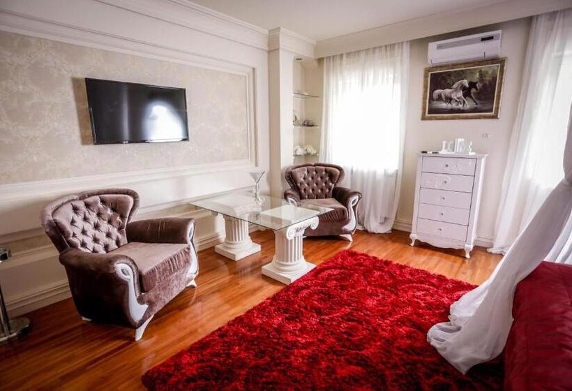 Deluxe Room, Bob