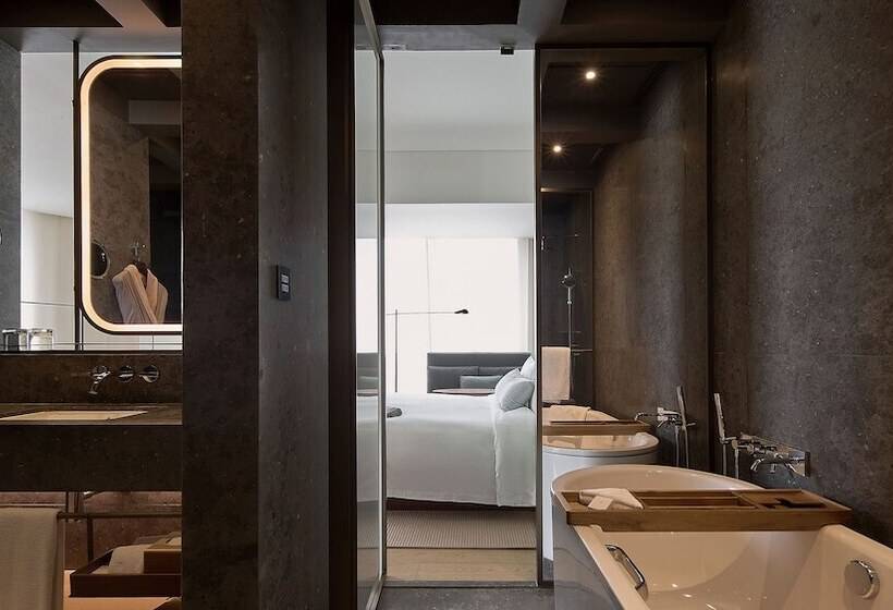 استودیوی استاندارد, The Sukhothai Shanghai
