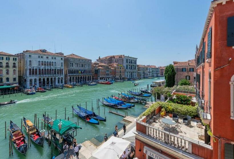 اتاق سوپریور با چشم‌انداز, H10 Palazzo Canova
