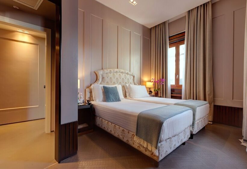 اتاق لوکس, Singer Palace Hotel Roma