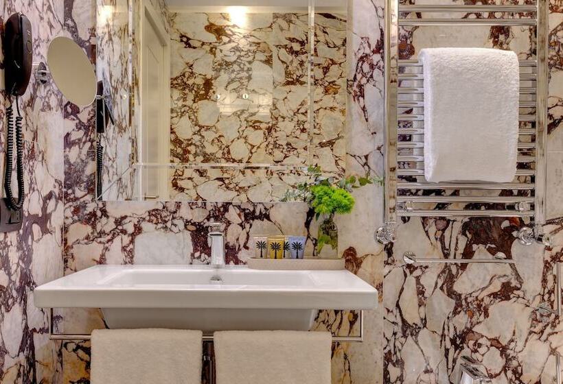 سوییت لوکس, Singer Palace Hotel Roma