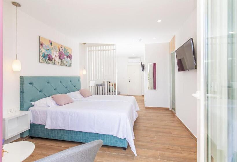 اتاق لوکس با بالکن, Boutique Flamingo B&b