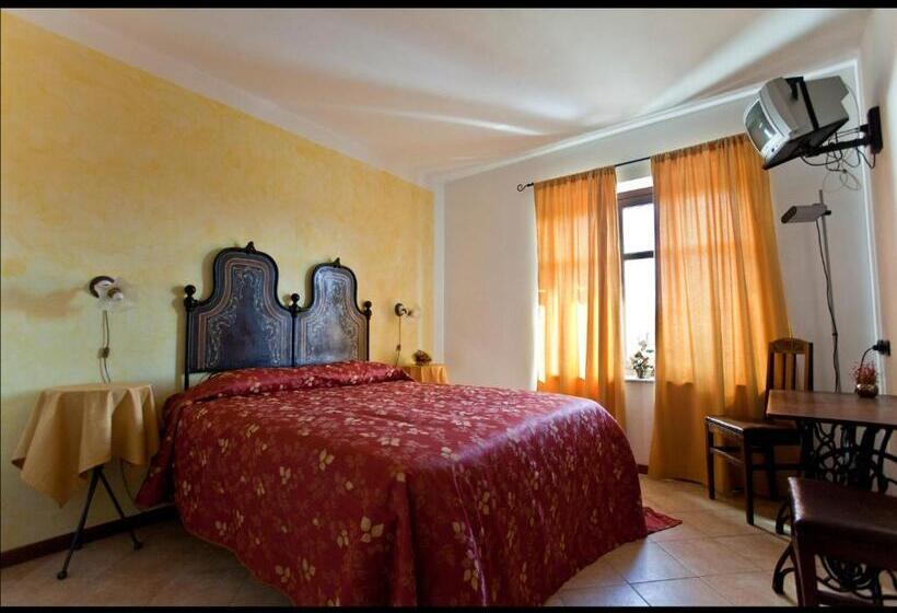 Quarto Estandar, I Grilli