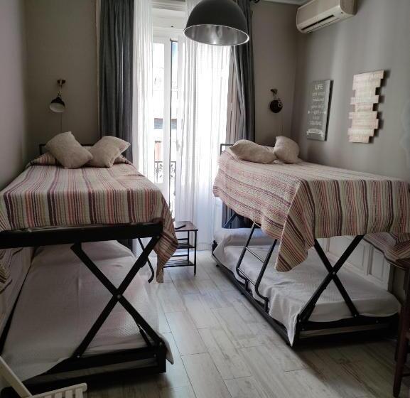 اتاق استاندارد چهار تخته, Hostal Hispalense