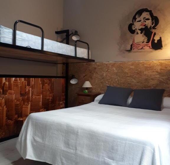 اتاق استاندارد چهار تخته, Hostal Hispalense