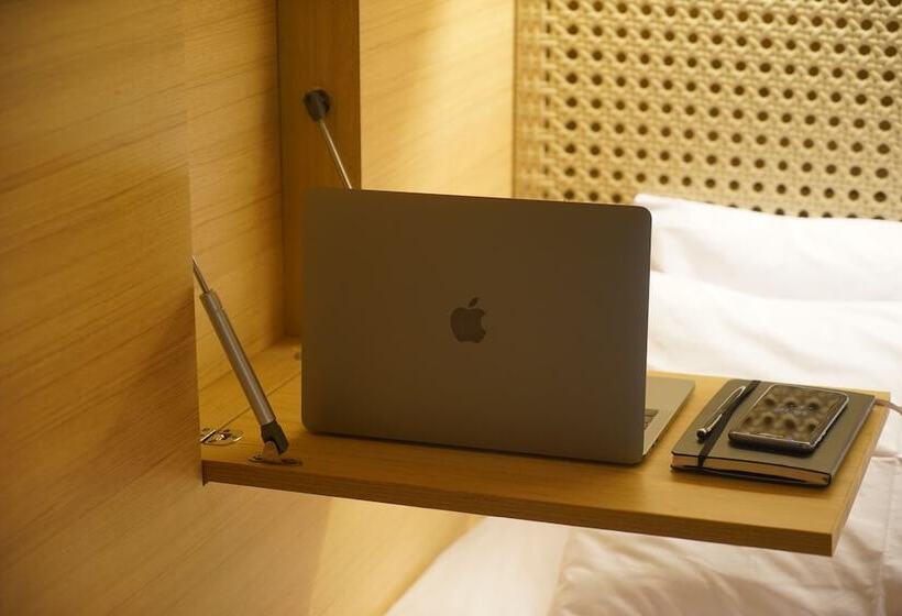 공동 객실, Borough Capsule Hostel Bali
