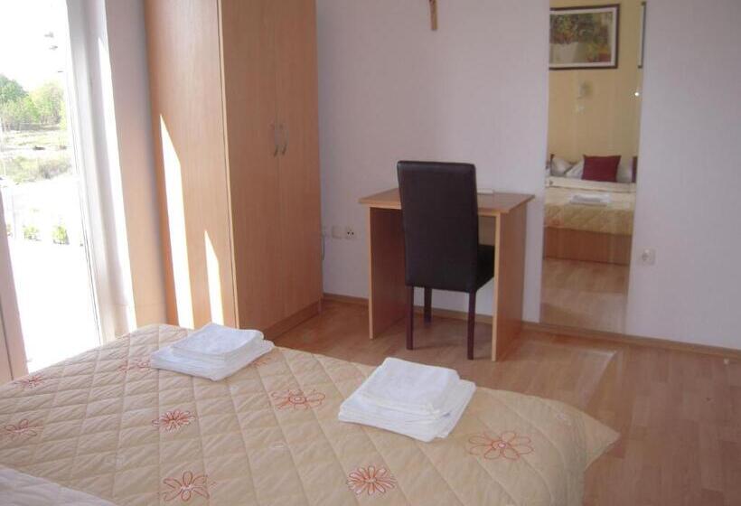 اتاق استاندارد, Guest House Regina Mundi