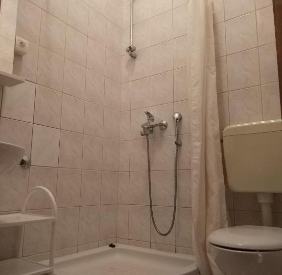 اتاق استاندارد یک نفره, Guest House Regina Mundi